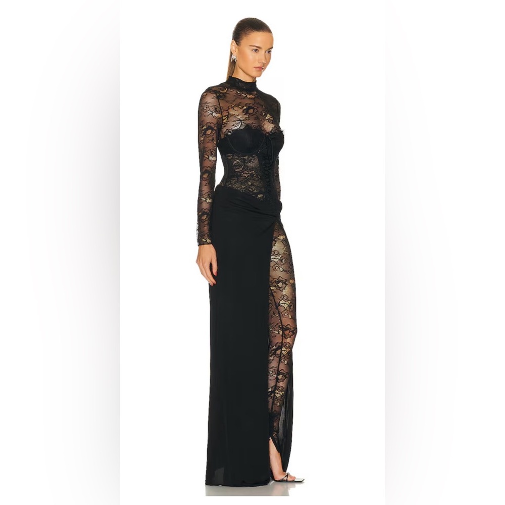 Chic Black Lace Long Sleeve Gown